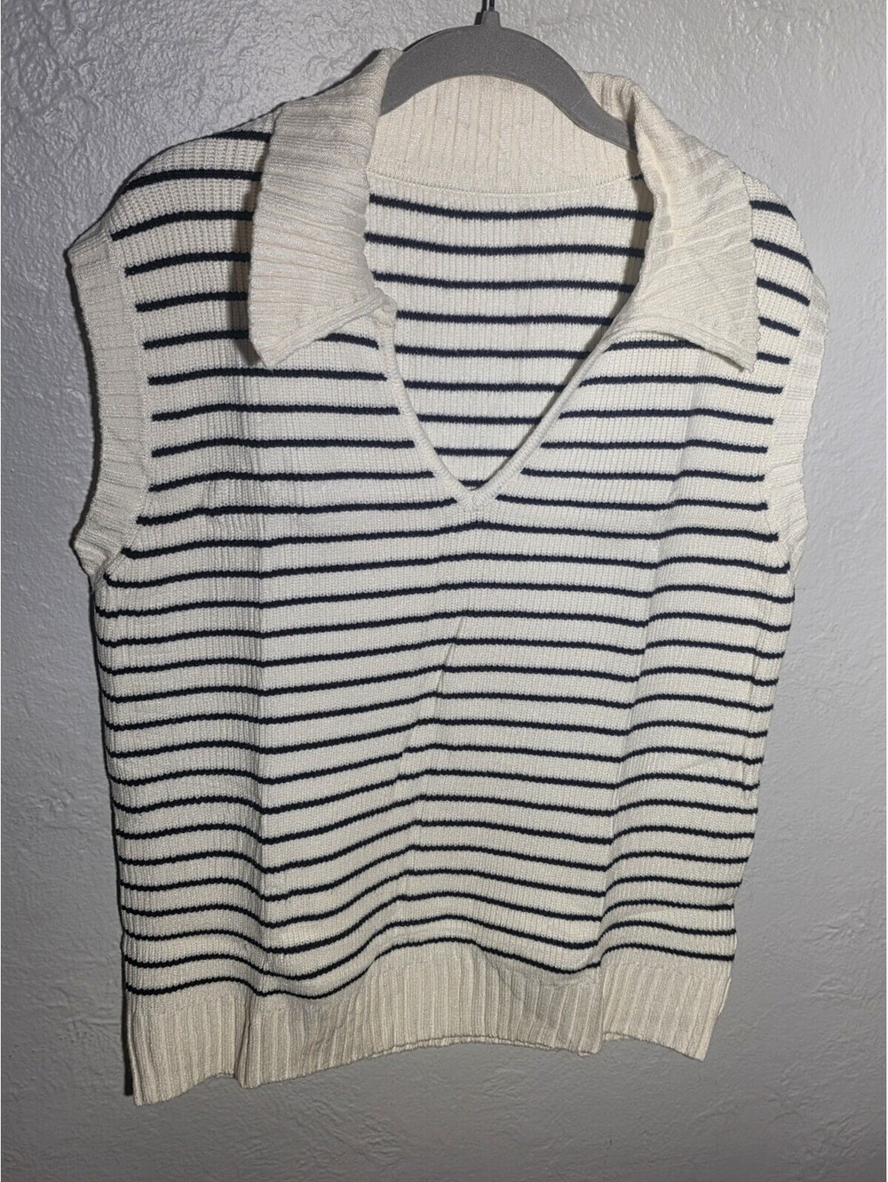 Knit Sleeveless Sweater Vest Black White Striped V-Neck Ribbed Women